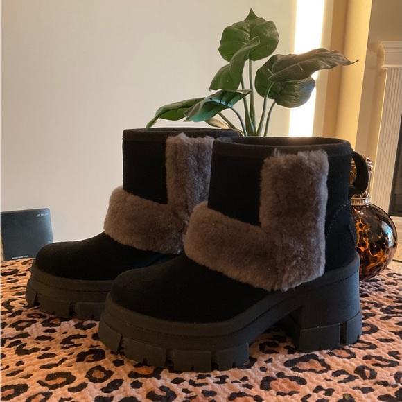 Ugg Brooklyn Sunburst Women’s Winter Boots - Picture 1 of 8